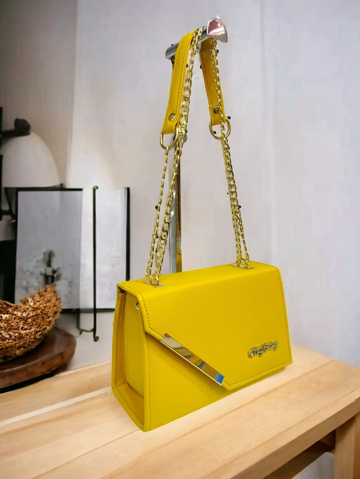 Ice-Chain Crossbody Bag – Stylish and Comfortable